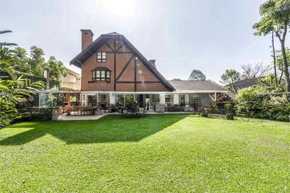 Casa de Vila à venda com 5 quartos, sendo 4 suítes, em Jardim Morumbi, São Paulo, SP