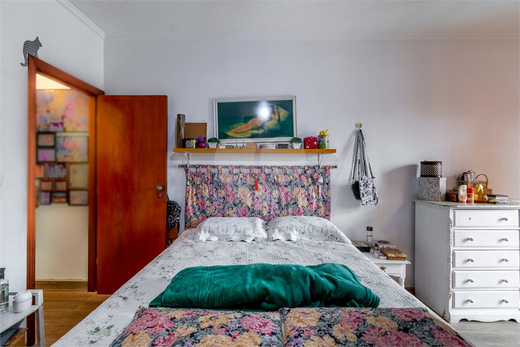 Sobrado à venda com 4 quartos, sendo 3 suítes, em Vila Gustavo, São Paulo, SP
