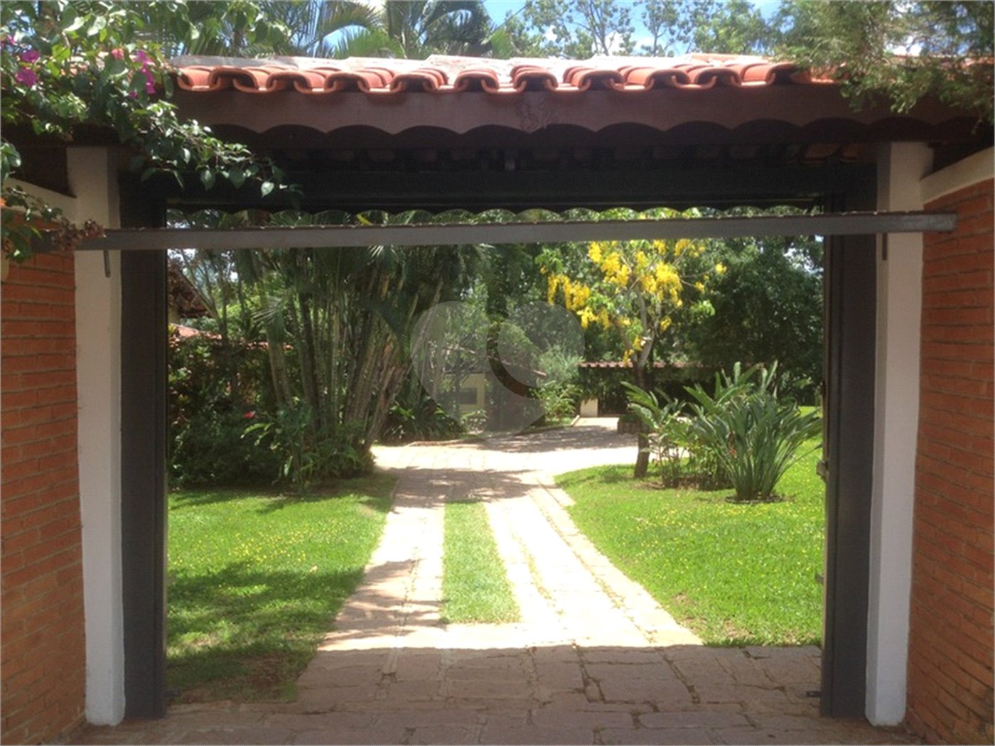 Casa à venda com 5 quartos, sendo 3 suítes, no condomínio Recanto das Flores, Indaiatuba - SP