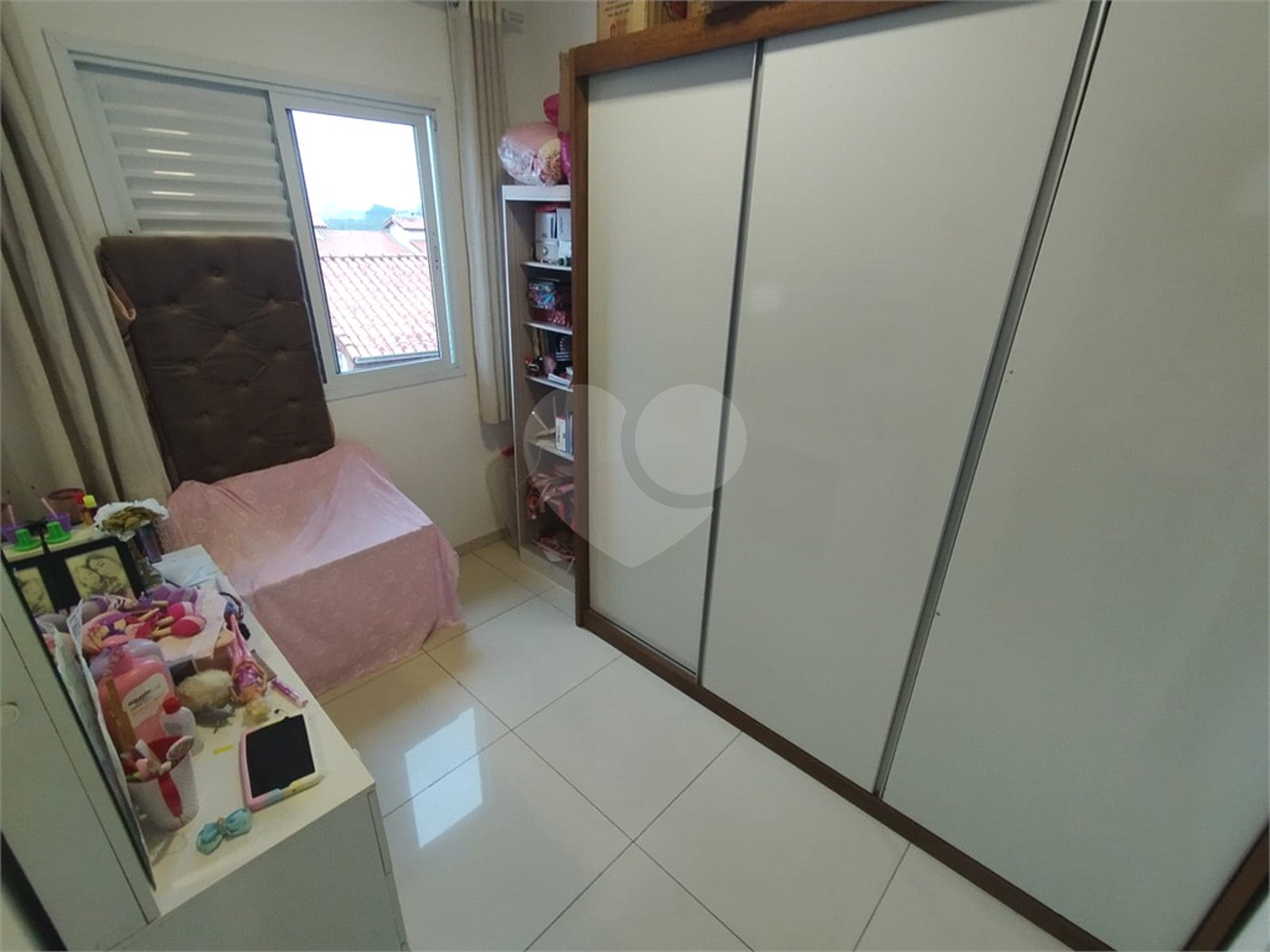 Casa à venda com 2 quartos, sendo 1 suíte, no condomínio Residencial Viva Vida, Cotia - SP