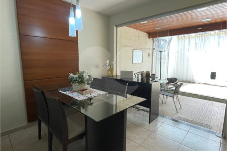Casa à venda com 3 quartos, sendo 1 suíte,  no condomínio Montpellier, Mogi das Cruzes - SP