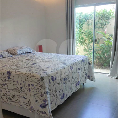 Casa à venda com 2 quartos, sendo 1 suíte, no Centro, Santa Cruz Cabrália, BA