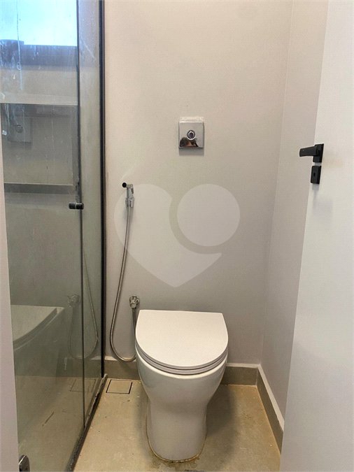 Casa à venda com 4 quartos, sendo 3 suítes, no condomínio Recanto dos Paturis, Vinhedo - SP