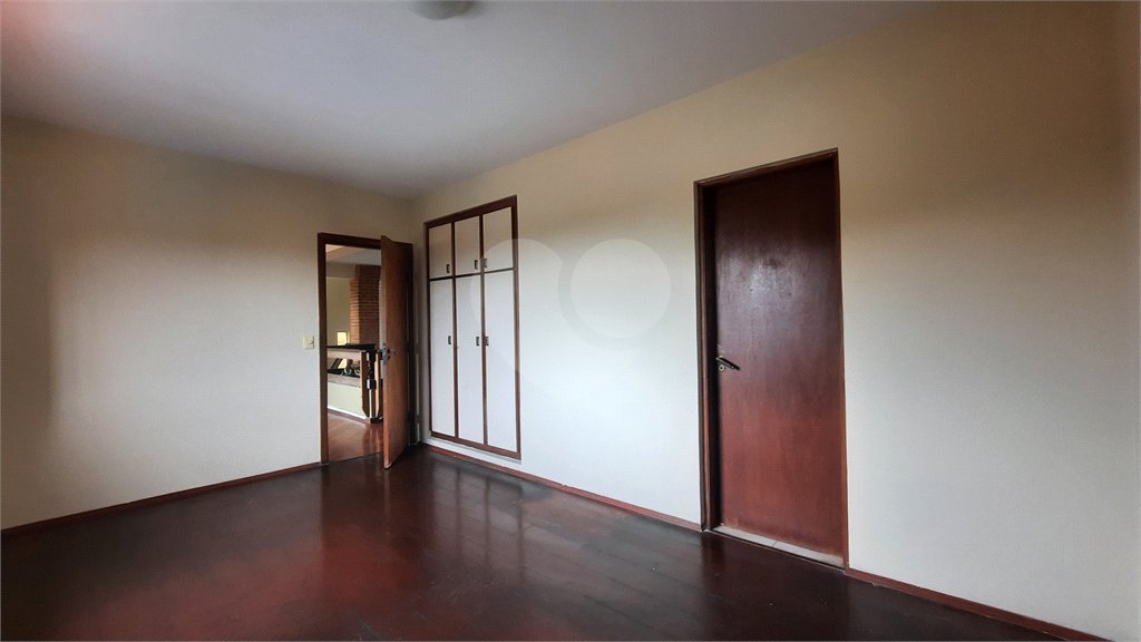 Sobrado à venda com 4 quartos, sendo 3 suítes,  em Interlagos, São Paulo, SP