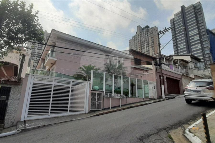 Casa à venda com 3 quartos, sendo 2 suítes, no condomínio Mário Araújo, São Paulo - SP