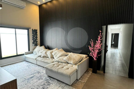 Casa à venda com 4 quartos, sendo 3 suítes, no condomínio Vilagio Ipanema 1, Araçoiaba da Serra - SP