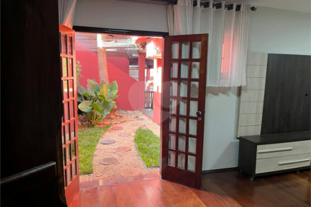 Casa Térrea à venda com 5 quartos, sendo 3 suítes,  em Vila Oliveira, Mogi das Cruzes, SP