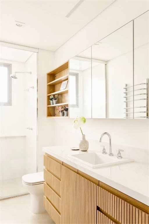 Apartamento à venda com 3 suítes em Moema, São Paulo, SP