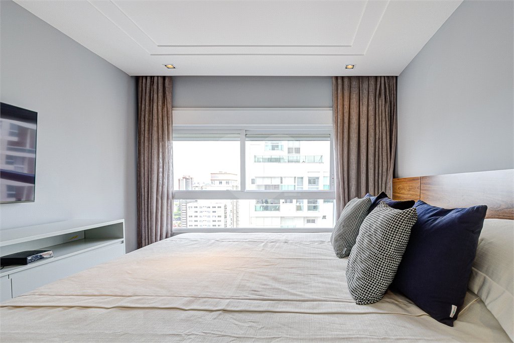Apartamento à venda com 3 suítes em Campo Belo, São Paulo, SP