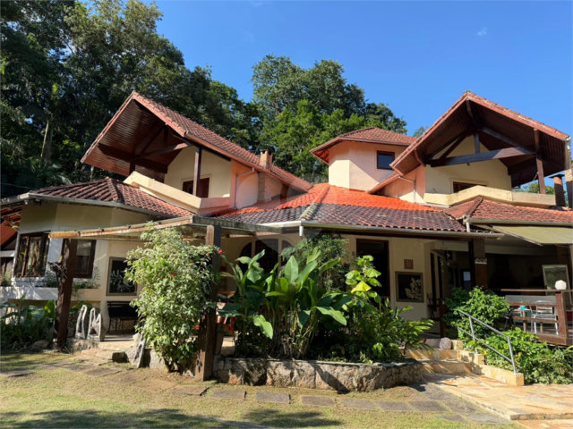 Casa à venda com 6 suítes em Massaguaçu, Caraguatatuba, SP