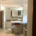 APARTAMENTO MOBILIADO EM FRENTE AO SHOPPING 02 DORMITÒRIOS