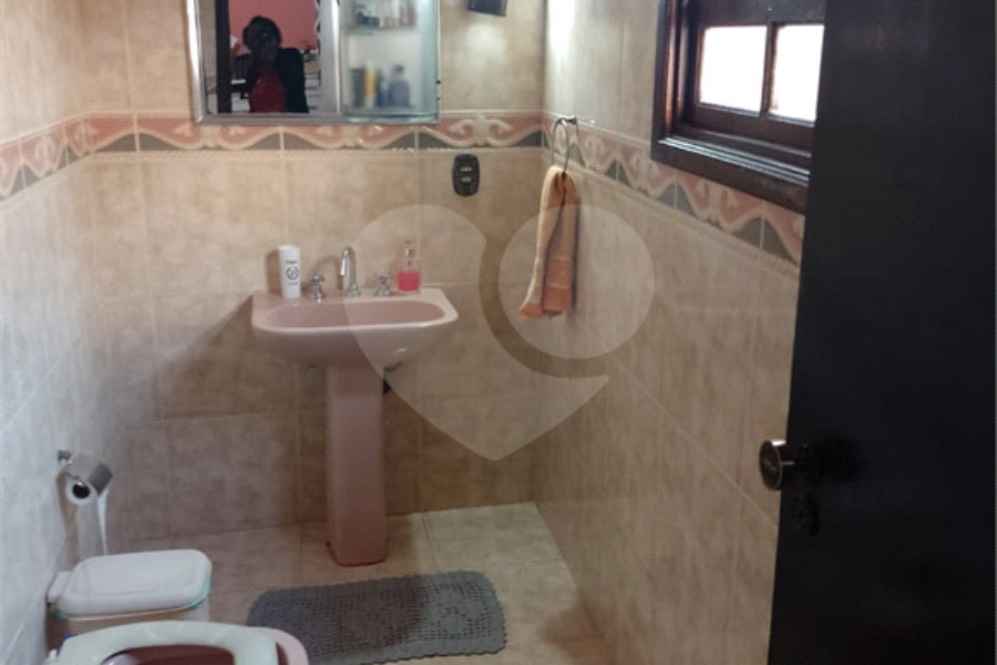 Casa Térrea Assobradada com Varanda Gigante no Jardim Líbano
