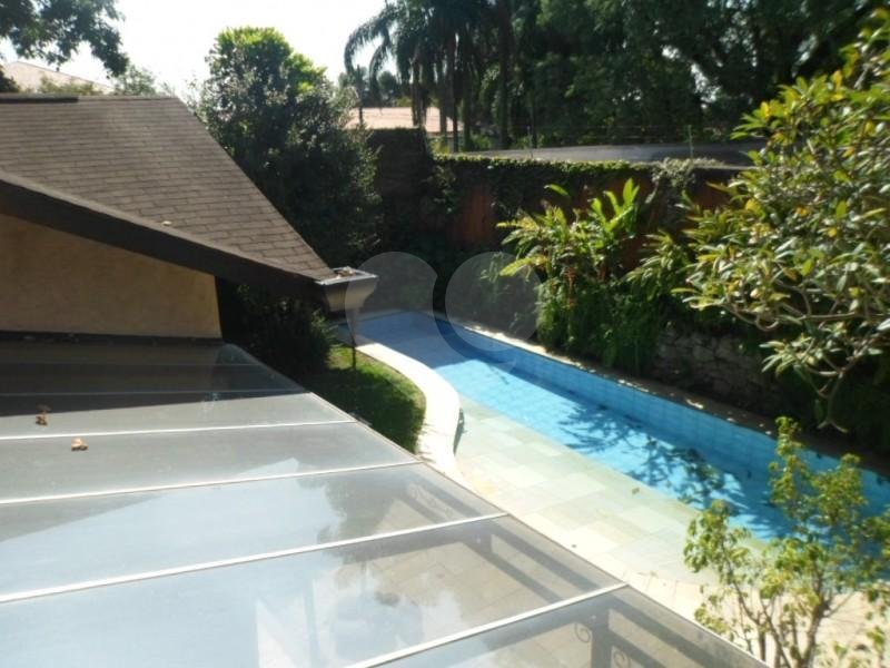 Casa à venda com 4 suítes no condomínio Jardim das Azaléias, São Paulo - SP