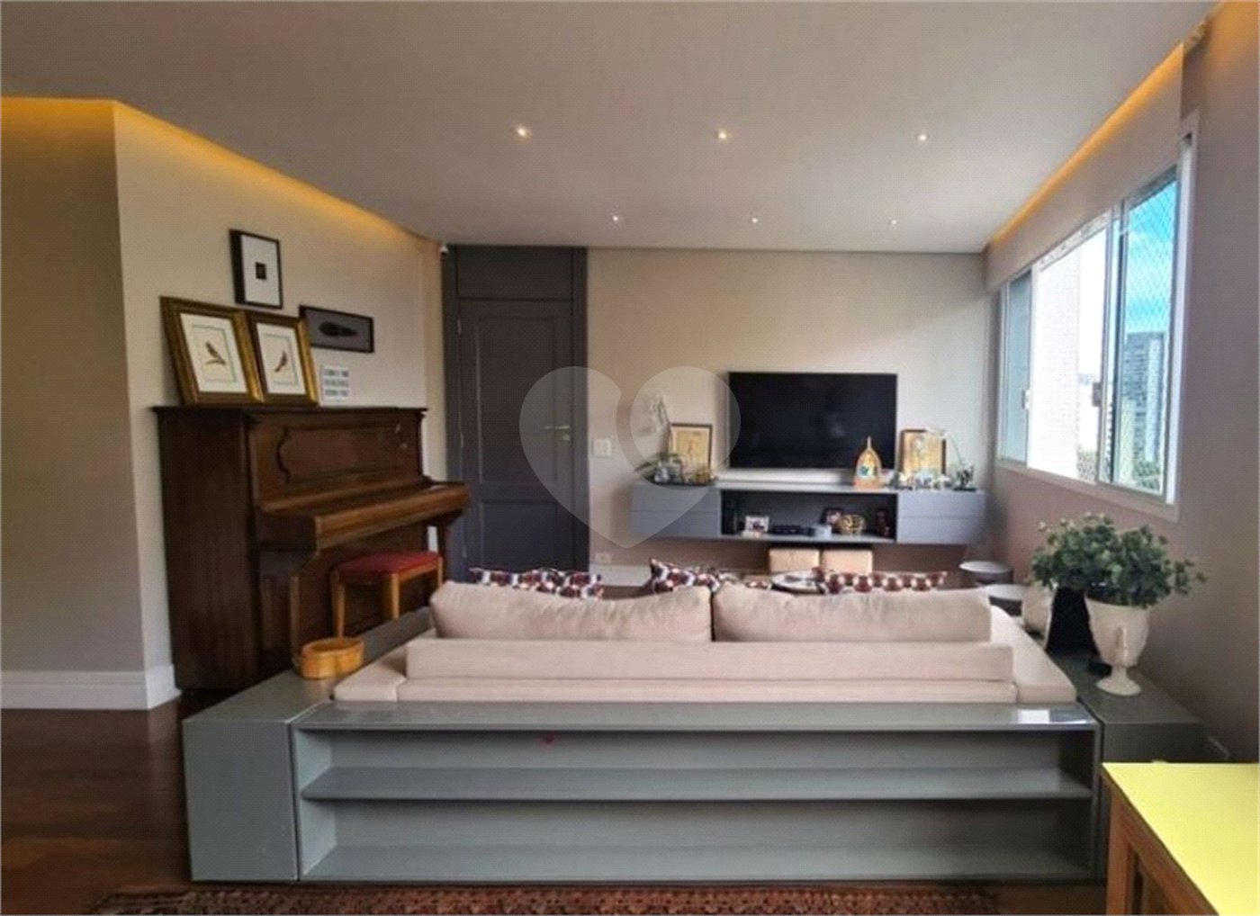 Apartamento à venda com 3 quartos, sendo 1 suíte, em Vila Uberabinha, São Paulo, SP