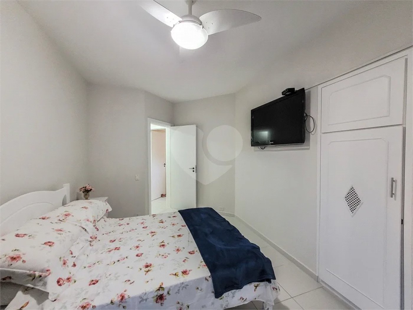 Apartamento à venda com 5 quartos, sendo 3 suítes,  em Riviera de São Lourenço, Bertioga, SP