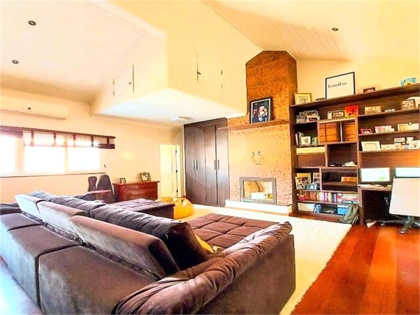 Casa à venda com 4 suítes no condomínio Granja Olga II, Sorocaba - SP