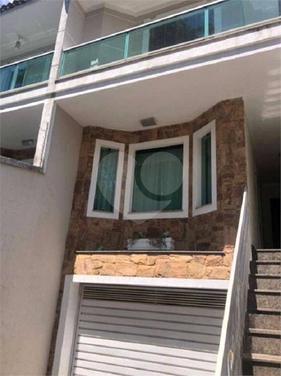 Sobrado à venda com 4 quartos, sendo 3 suítes, em Vila Irmãos Arnoni, São Paulo, SP
