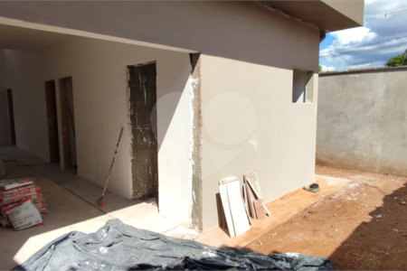 Casa à Venda no bairro Parque dos Flamboyants em São Carlos/SP