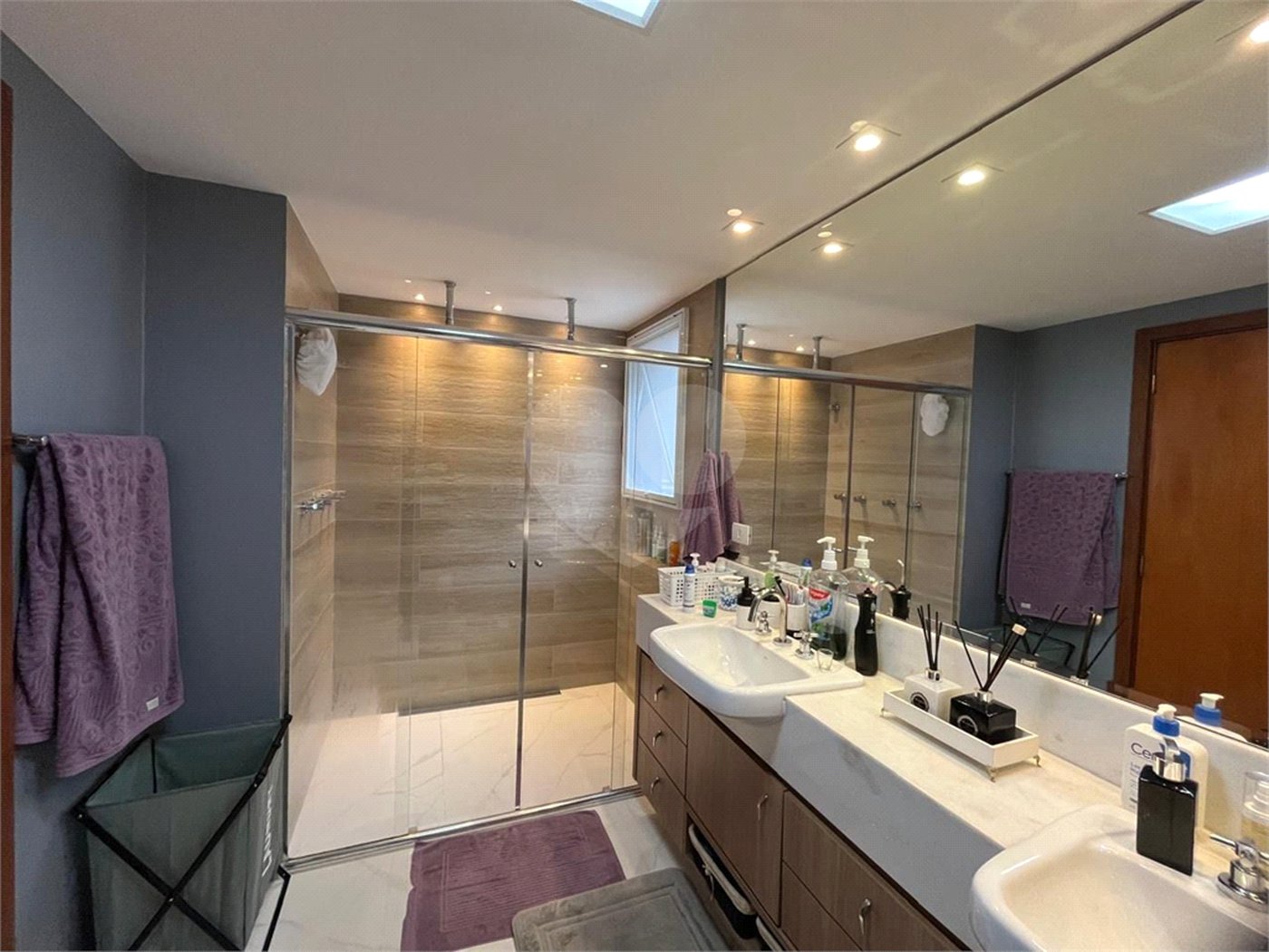 Apartamento á venda com 200m² - Bosque da Saúde