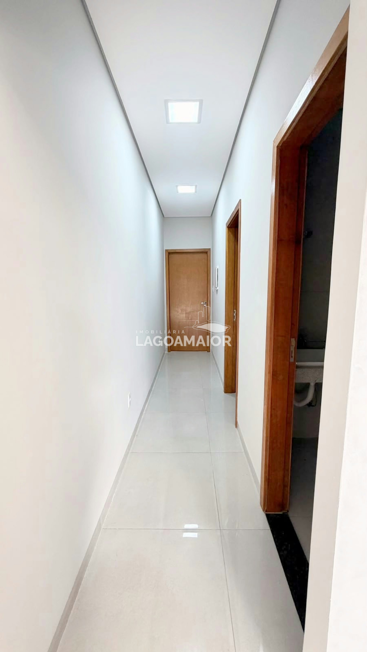 Casa para alugar com 2 quartos, sendo 1 suíte, em Nova Tres Lagoas, Três Lagoas - MS
