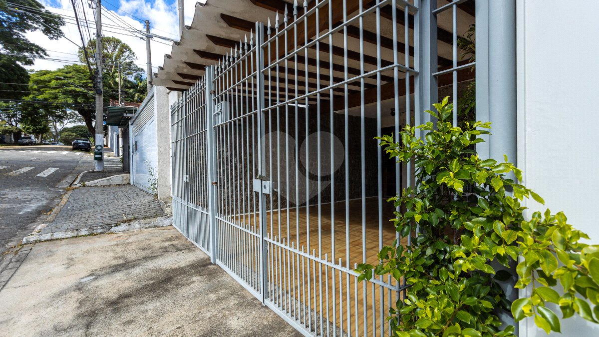 Casa à venda com 3 quartos, sendo 1 suíte, em Vila Cordeiro, São Paulo, SP