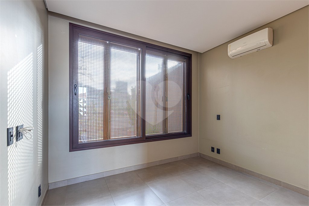 Casa à venda com 4 quartos, sendo 3 suítes, em Vila Nova Conceição, São Paulo, SP