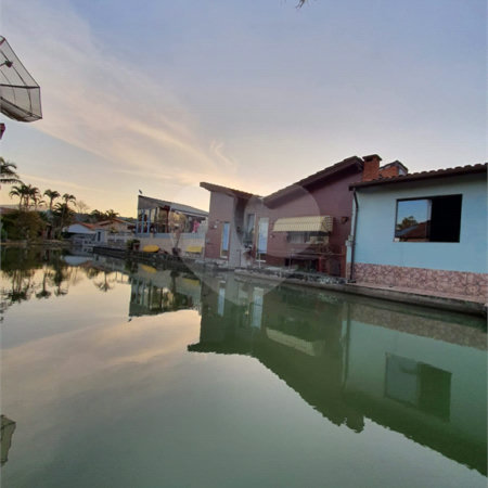 Casa à venda com 4 quartos, sendo 2 suítes, no condomínio Marinas, Bom Jesus dos Perdões - SP