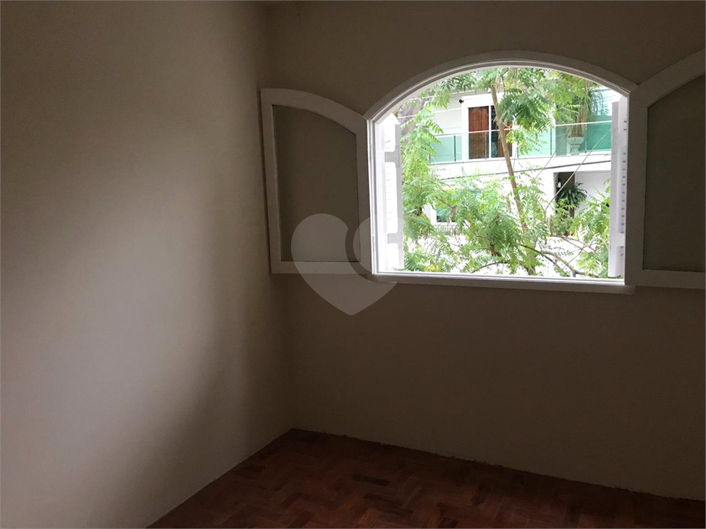 Sobrado à venda com 4 quartos, sendo 1 suíte, em Jardim Floresta, São Paulo, SP