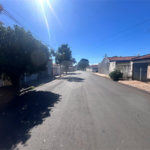 Casa espaçosa e confortável em um bairro tranquilo a venda.
