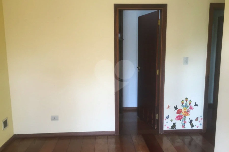 Sobrado à venda com 4 quartos, sendo 3 suítes, em Jardim Virginia Bianca, São Paulo, SP
