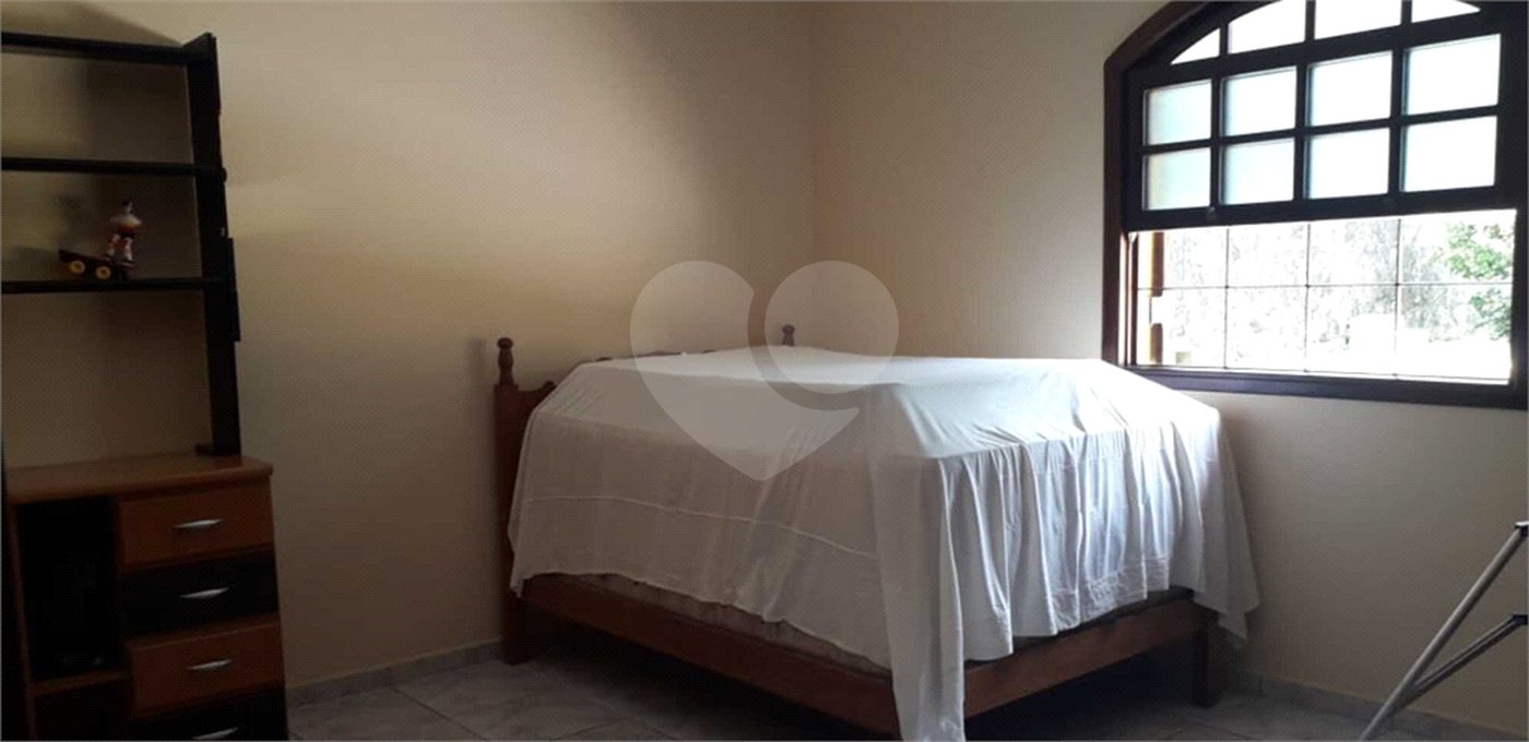 Casa à venda com 4 quartos, sendo 2 suítes, no condomínio Gleba II, Mairiporã - SP