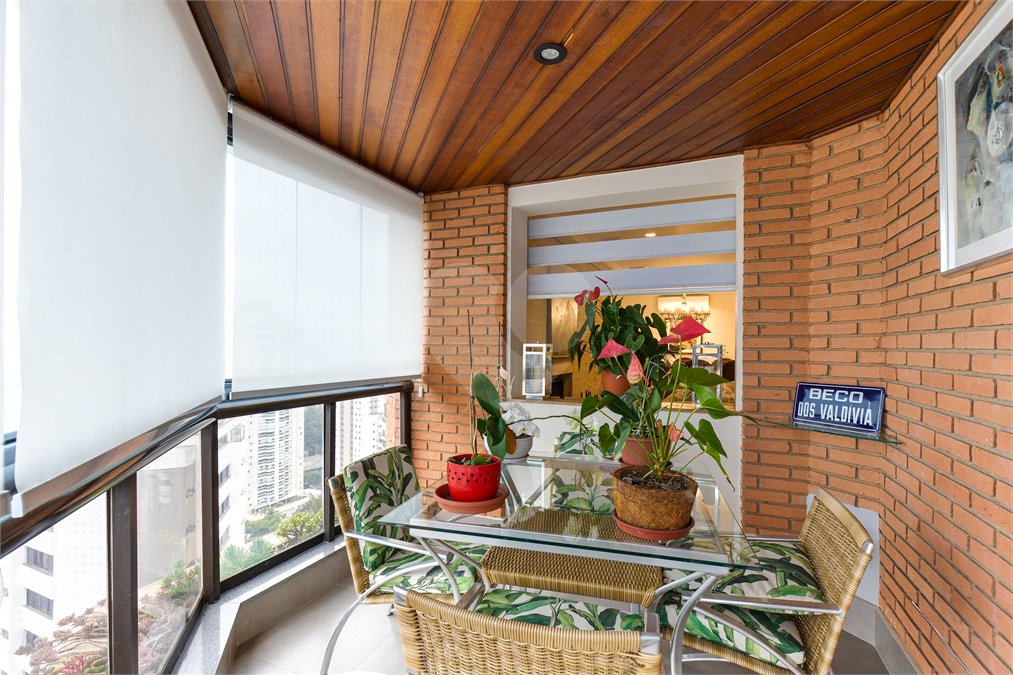 Apartamento à venda com 3 quartos, sendo 2 suítes, em Campo Belo, São Paulo, SP