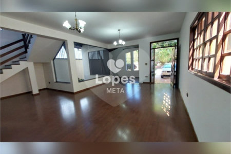 Casa à venda com 3 quartos, sendo 1 suíte, no condomínio Eldourado, São José dos Campos - SP