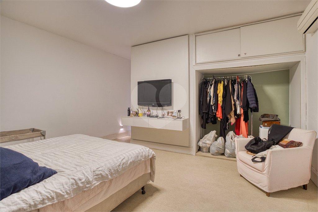 Casa à venda com 4 quartos, sendo 2 suítes, em Alto da Boa Vista, São Paulo, SP