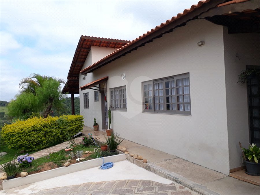 Casa à venda com 3 quartos, sendo 2 suítes, no condomínio Outeiro das Flores, Itupeva - SP