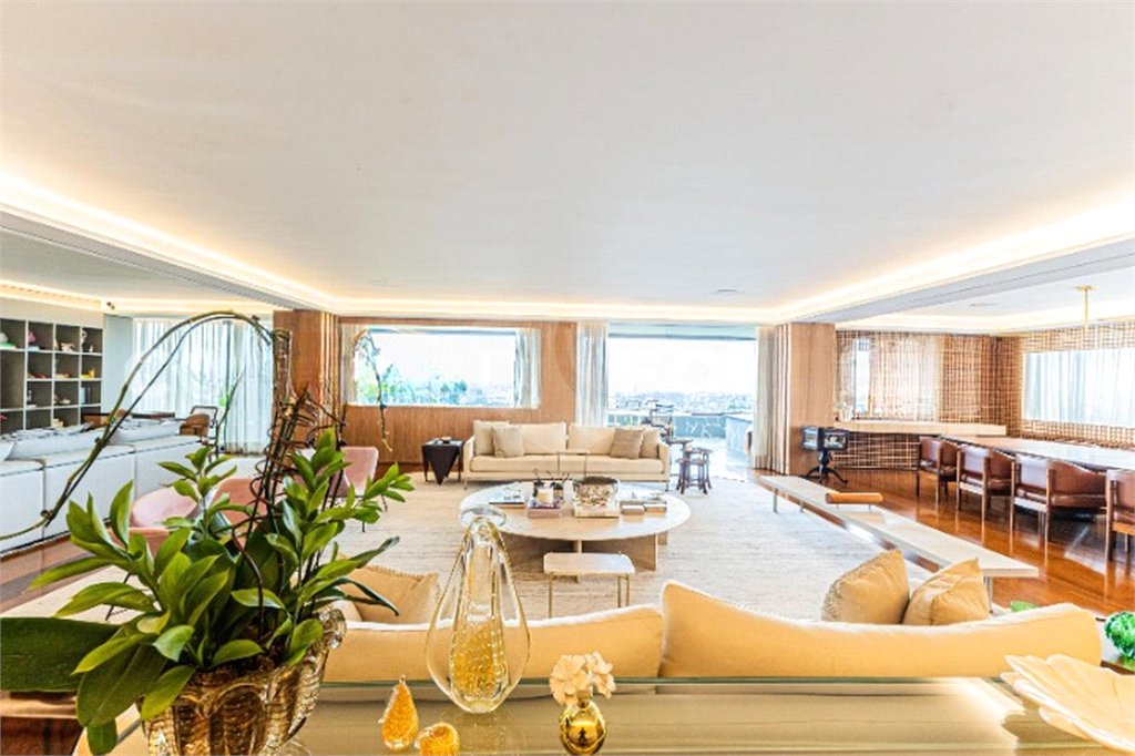 Apartamento à venda com 3 suítes em Vila Suzana, São Paulo, SP