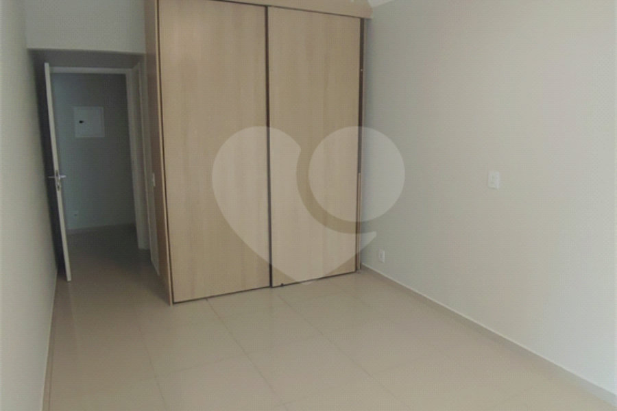 Sobrado à venda com 4 quartos, sendo 3 suítes, em Tremembé, São Paulo, SP