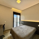 Indaiatuba - Sp - Condominio Maria Candida - R$ 2.250.000,00 - 3 suítes, sendo 1 master com closet e banheiro com duas cubas e dois chuveiros - Escritório - Piscina em Alvenaria aquecida e Hidro com Iluminação - Ar Condicionado instalado em todos os quartos, escritorio, sala e area gourmet