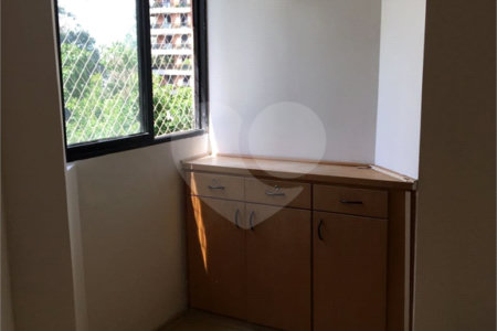 Apartamento à venda com 3 quartos, sendo 1 suíte, em Jardim Parque Morumbi, São Paulo, SP