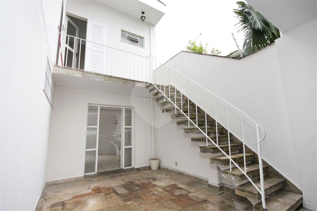Sobrado à venda com 4 quartos, sendo 2 suítes,  em Alto da Boa Vista, São Paulo, SP