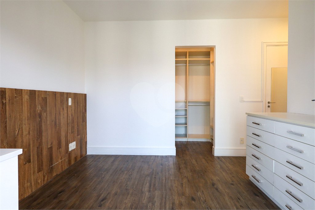 Apartamento à venda com 3 quartos, sendo 2 suítes, em Brooklin, São Paulo, SP