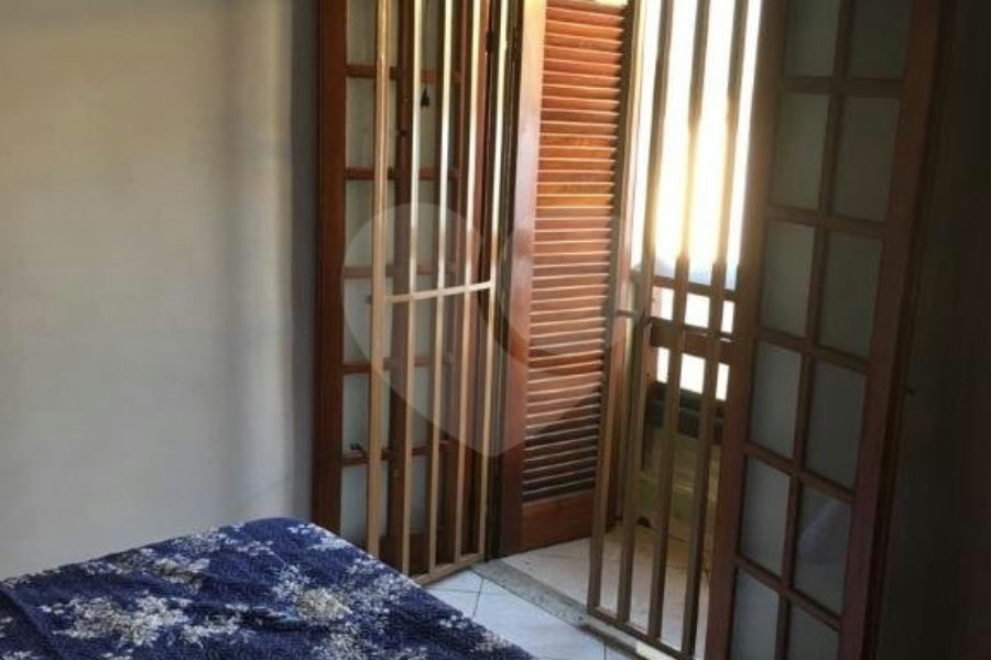 Casa à venda com 3 quartos, sendo 1 suíte, no condomínio Sobrado, São Paulo - SP