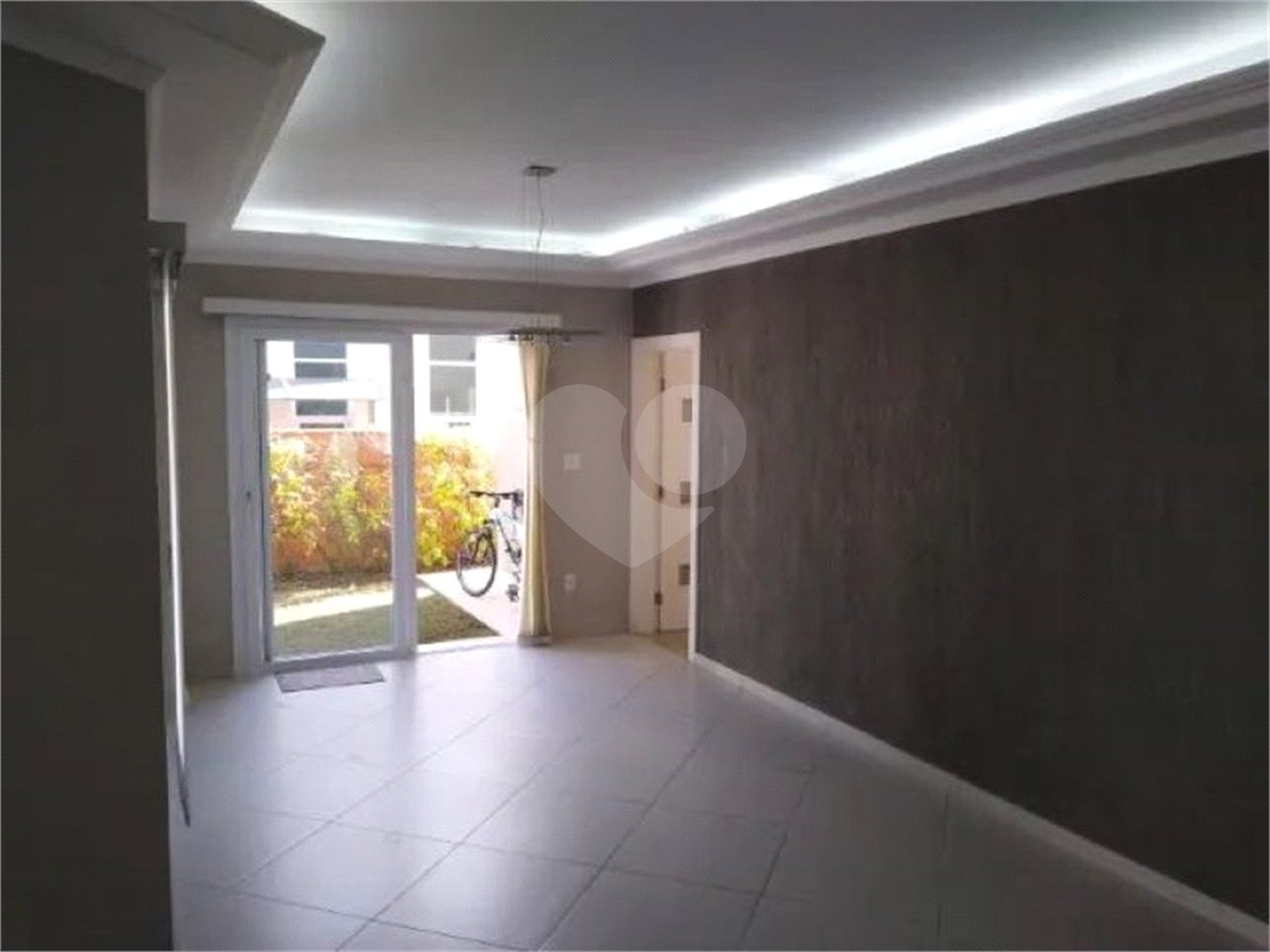 Casa à venda com 3 quartos, sendo 1 suíte, no condomínio Palmeiras Imperiais, Salto - SP