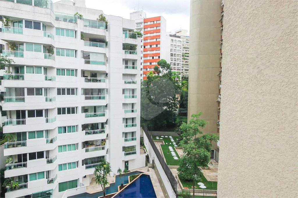 Apartamento à venda com 3 suítes em Real Parque, São Paulo, SP