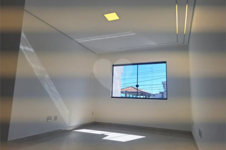 Sobrado à venda com 3 quartos, sendo 1 suíte, em Vila São Geraldo, São Paulo, SP