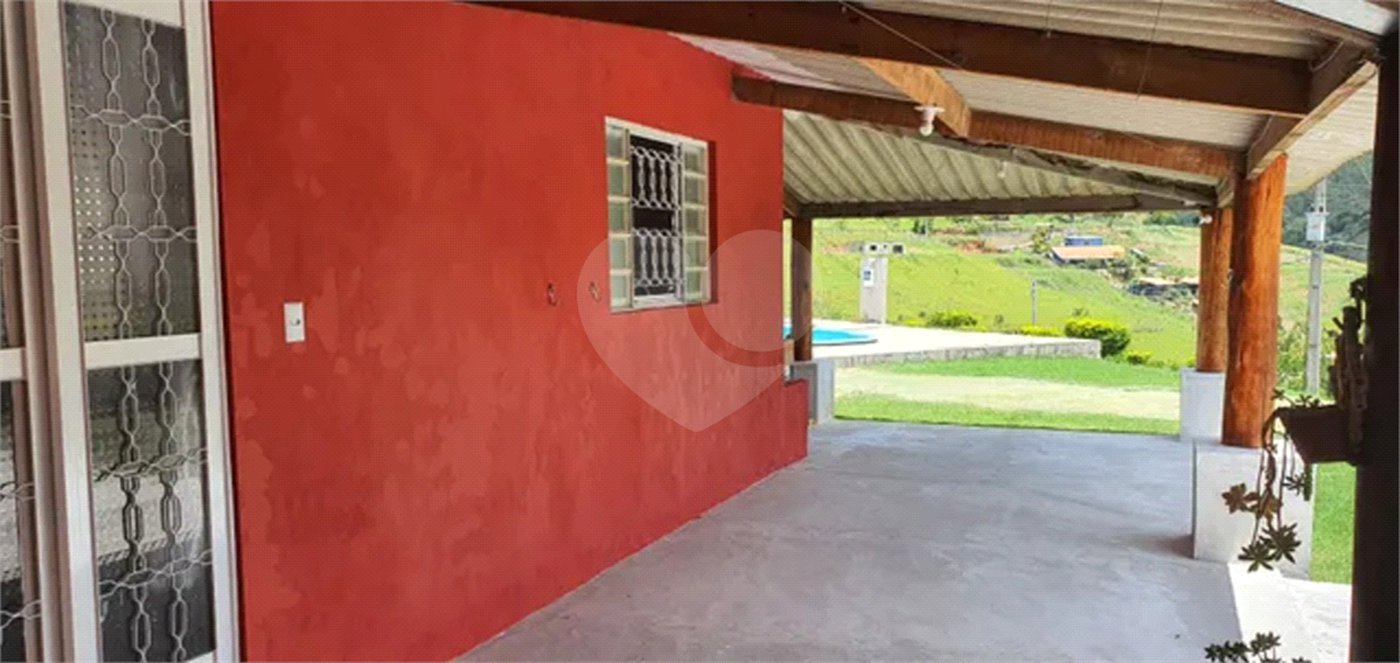 Chácara à venda com 3 quartos, sendo 1 suíte, no Centro, Paraibuna, SP