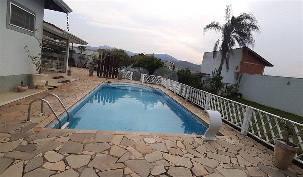 Casa à venda com 5 quartos, sendo 1 suíte, no Centro, Bom Jesus dos Perdões, SP