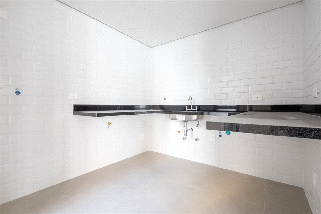 Casa à venda com 3 quartos, sendo 1 suíte, no condomínio Cubie Tutoia, São Paulo - SP