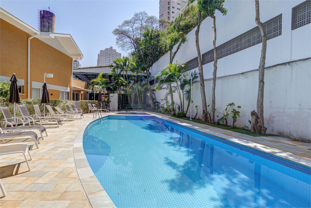 Casa à venda com 3 quartos, sendo 1 suíte, no condomínio Flora Park, São Paulo - SP