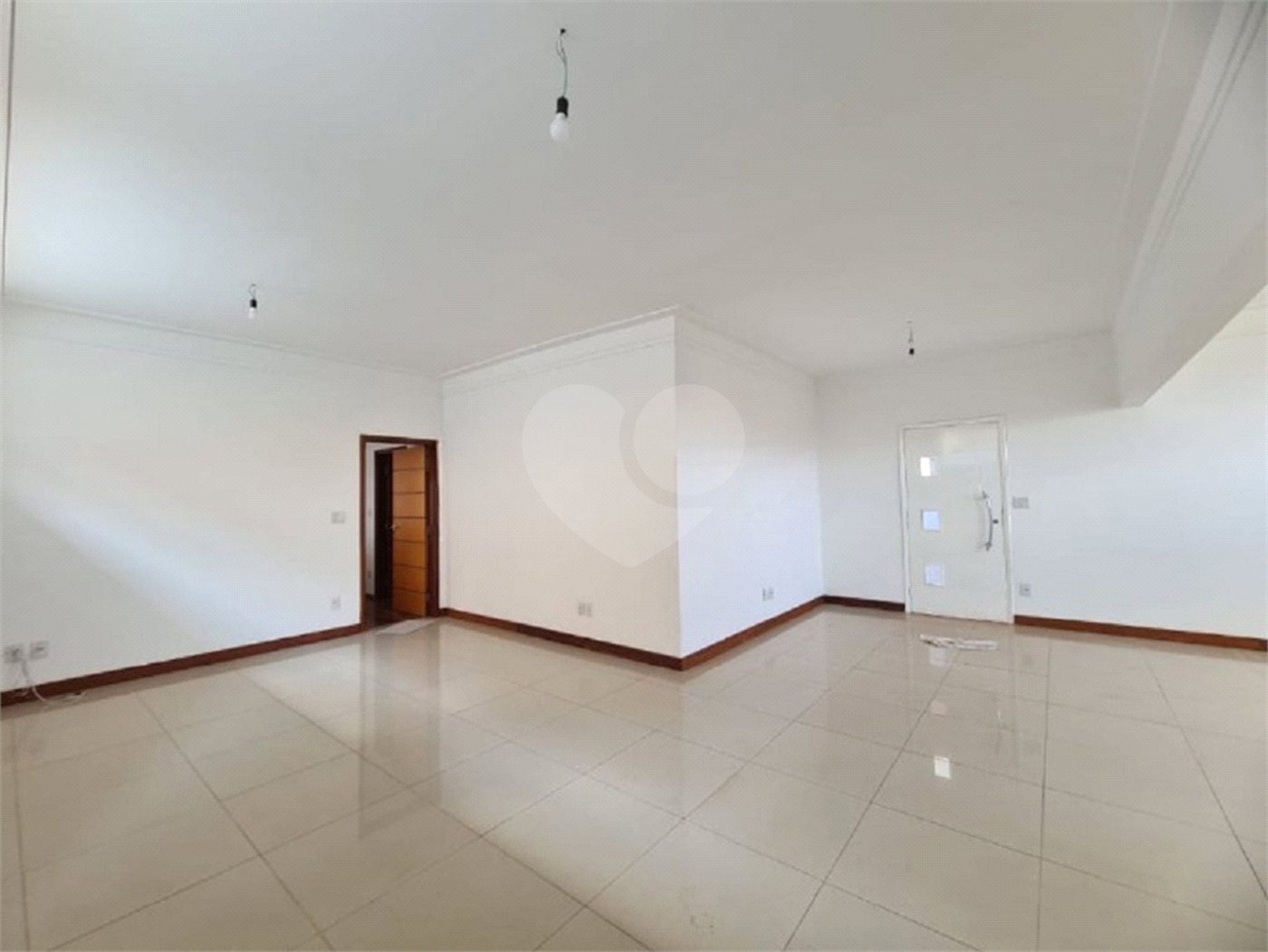 Casa à venda com 3 dormitórios, sendo 1 suite e ampla área de lazer no Jardim Brasil